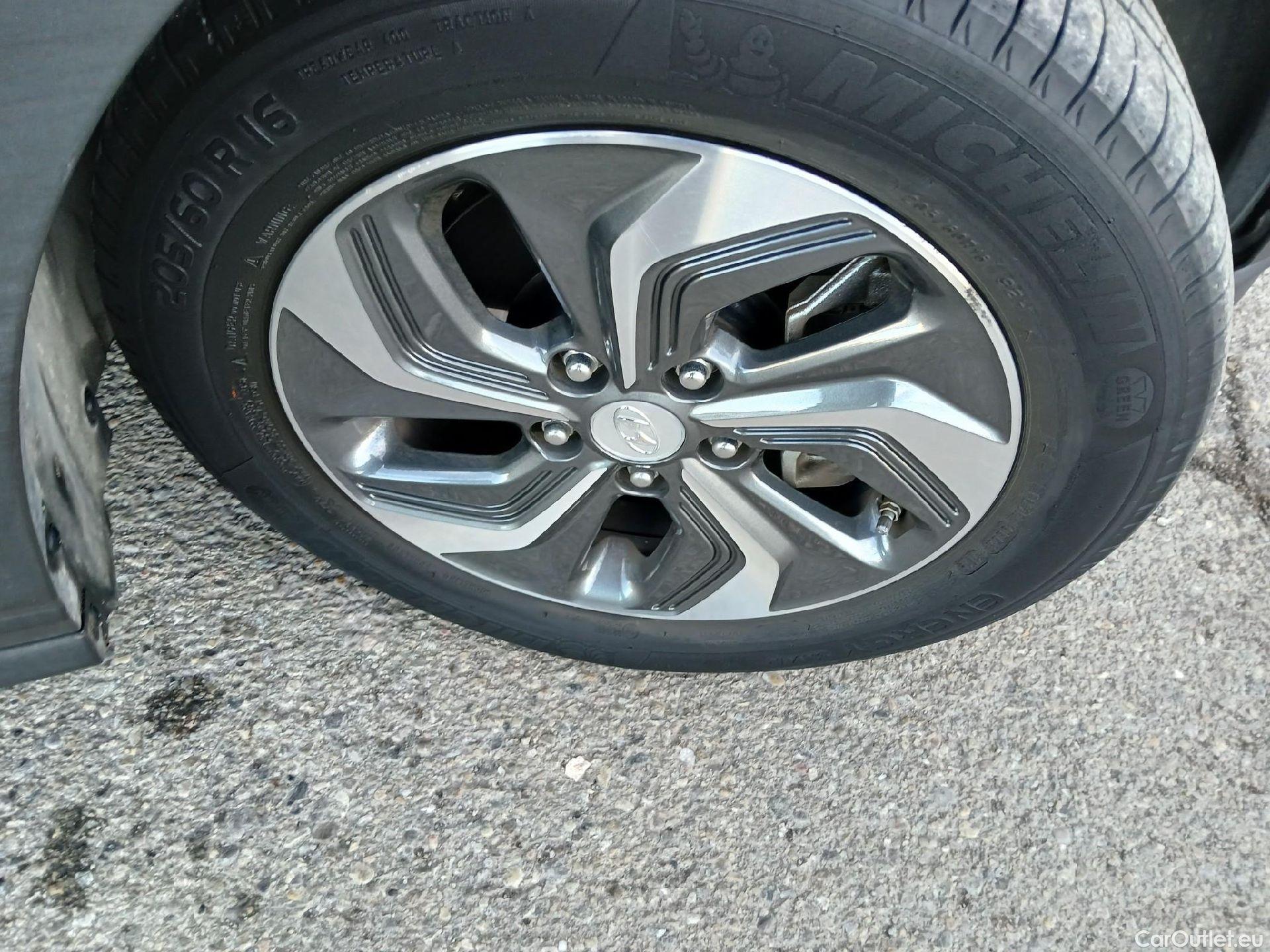  Hyundai  Konna HYUNDAI Kona / 2017 / 5P / todoterreno 1.6 GDI HEV Klass DT #34