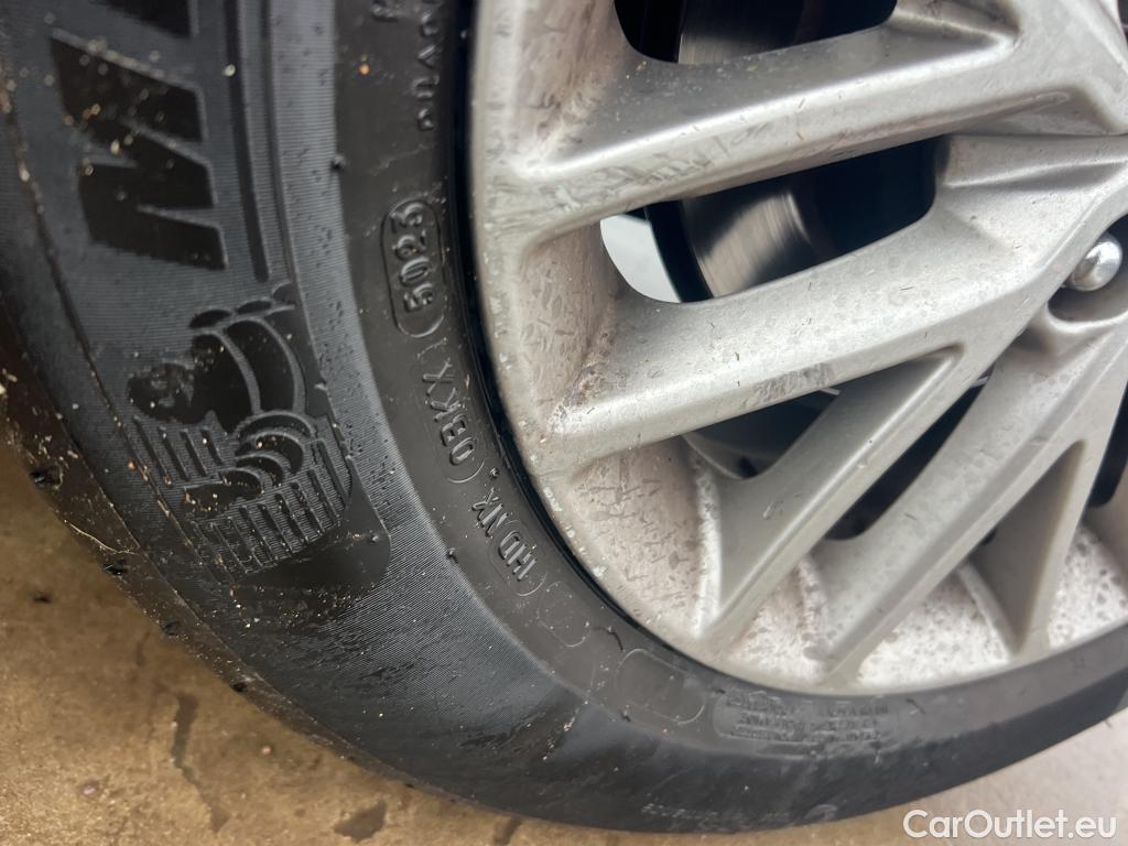  KIA  Rio KIA  / 2020 / 5P / berlina con portón 1.2 DPi 62kW (84CV) Concept #12