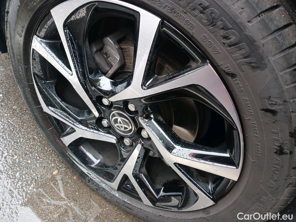  Toyota  C-HR TOYOTA  / 2019 / 5P / todoterreno 2.0 180H Advance #1