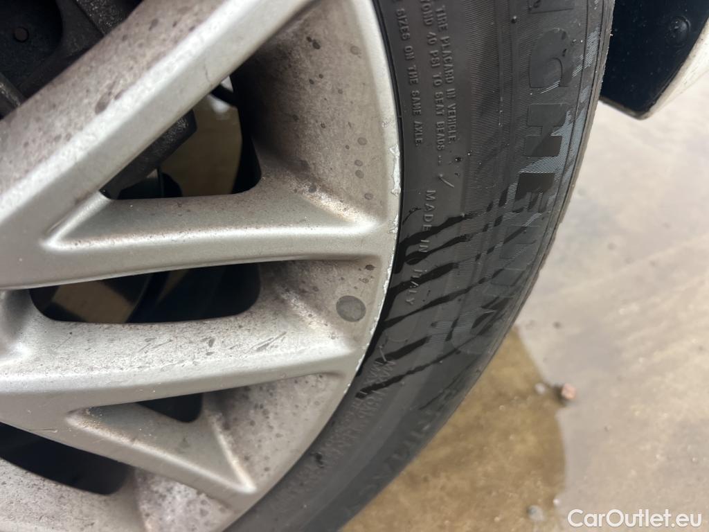  KIA  Rio KIA  / 2020 / 5P / berlina con portón 1.2 DPi 62kW (84CV) Concept #13