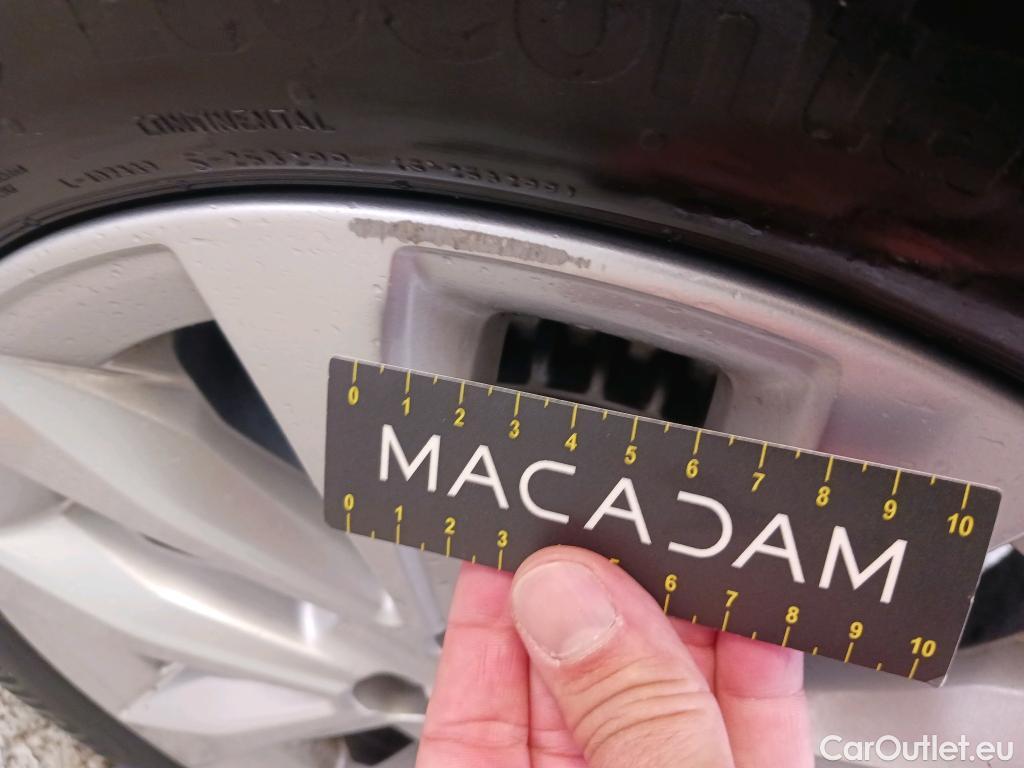  Renault  Clio RENAULT  / 2019 / 5P / berlina con portón Zen TCe 74 kW (100CV) #4