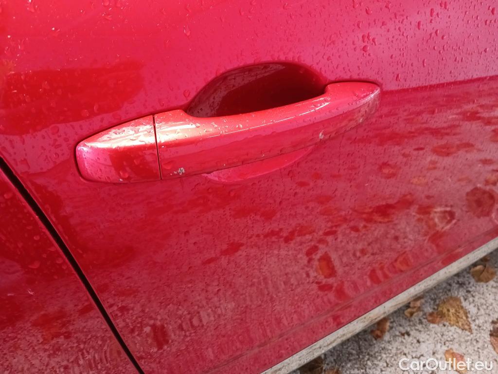  Renault  Clio RENAULT  / 2019 / 5P / berlina con portón Zen TCe 74 kW (100CV) #18