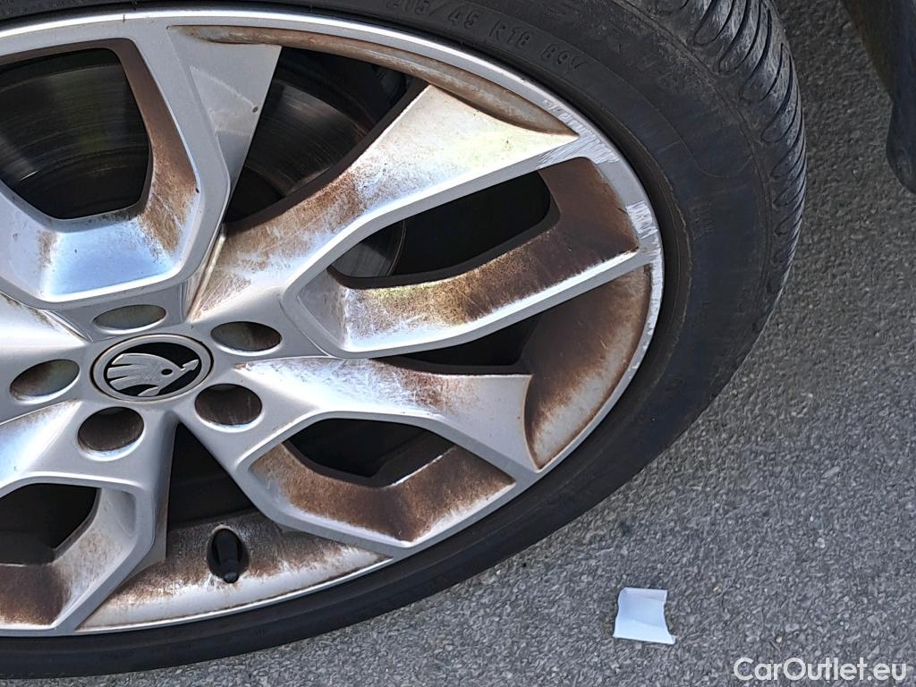  Skoda  KAMIQ SKODA  / 2019 / 5P / todoterreno 1.5 TSI 110kW (150CV) DSG Sport #4