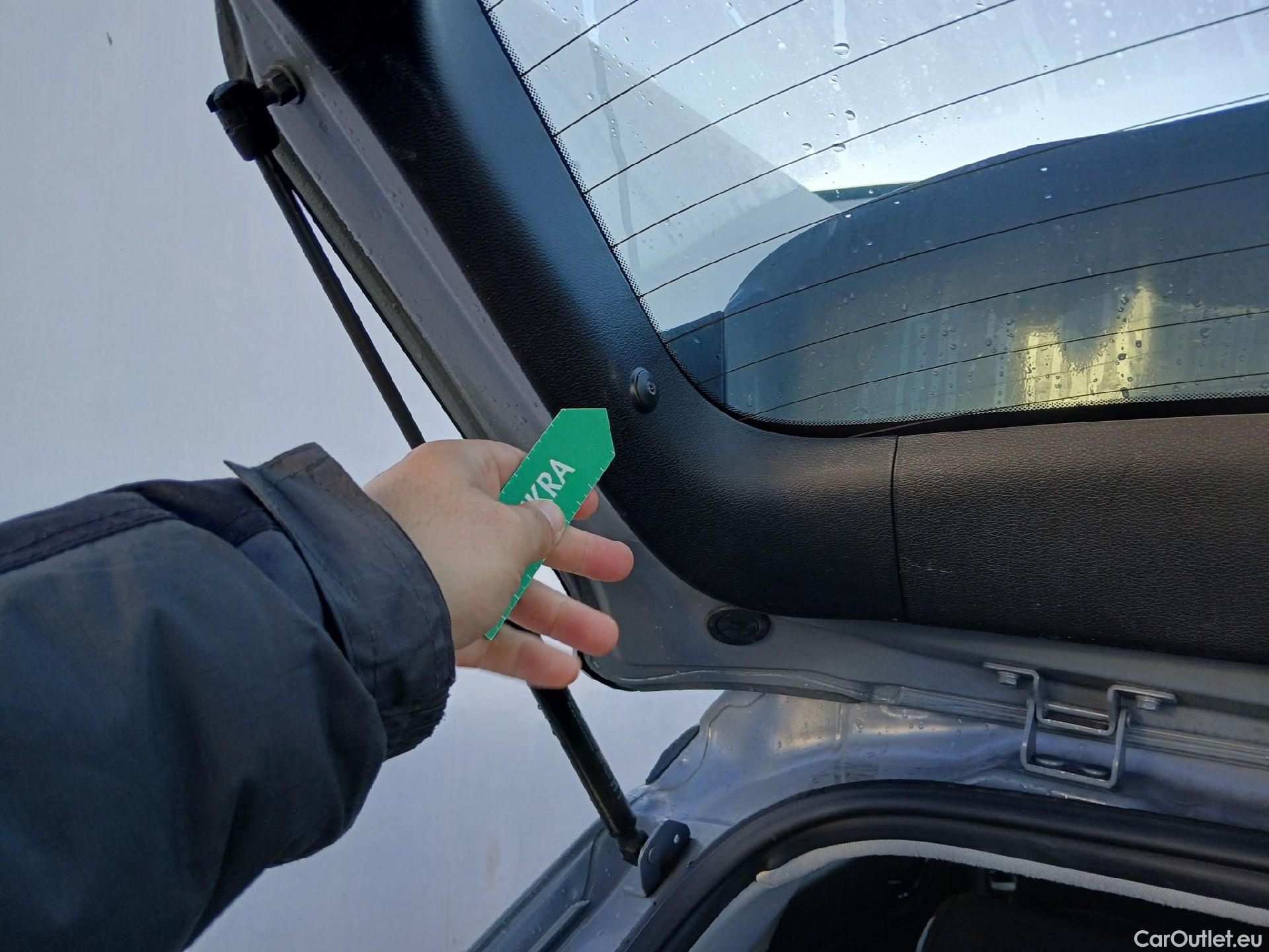  Hyundai  Konna HYUNDAI Kona / 2017 / 5P / todoterreno 1.6 GDI HEV Klass DT #2