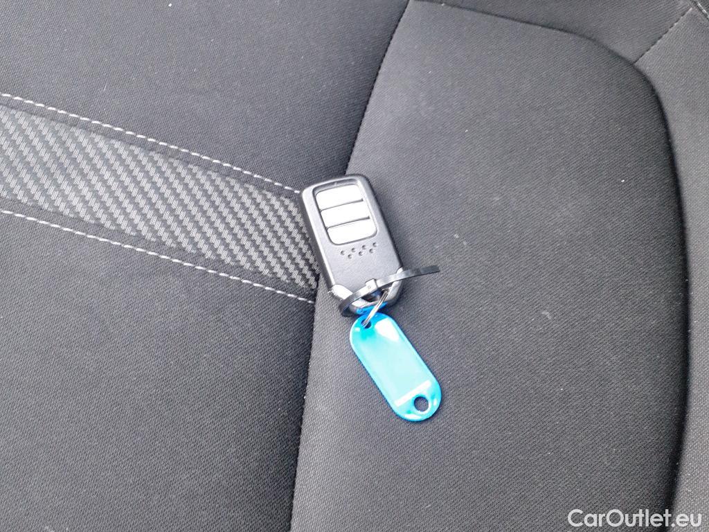  Honda  Civic HONDA  / 2019 / 5P / berlina con portón 1.5 I-VTEC TURBO SPORT PLUS #2