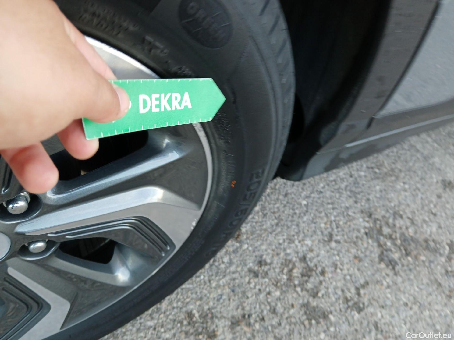  Hyundai  Konna HYUNDAI Kona / 2017 / 5P / todoterreno 1.6 GDI HEV Klass DT #19