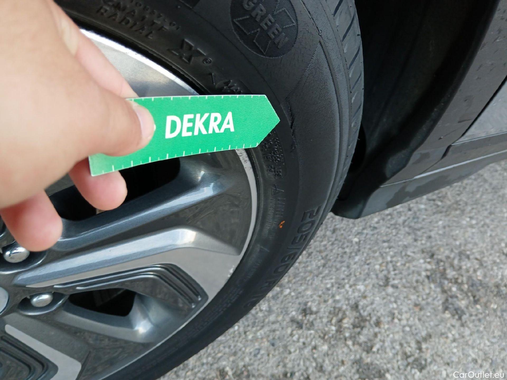  Hyundai  Konna HYUNDAI Kona / 2017 / 5P / todoterreno 1.6 GDI HEV Klass DT #18