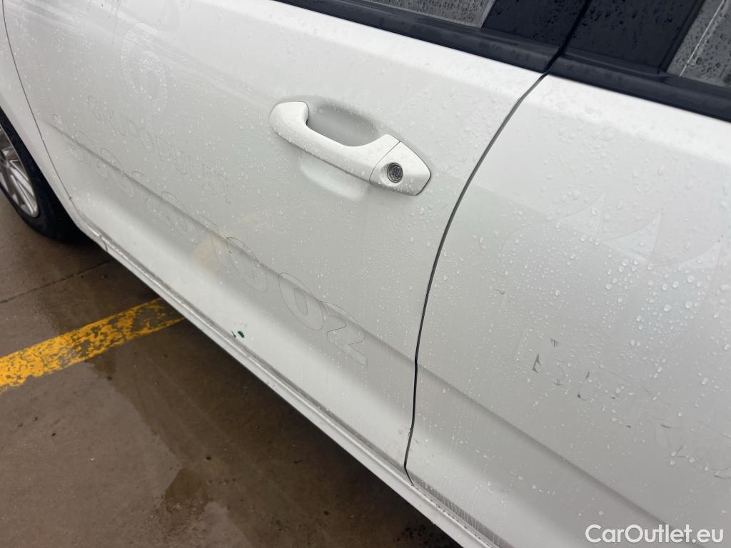  KIA  Rio KIA  / 2020 / 5P / berlina con portón 1.2 DPi 62kW (84CV) Concept #16