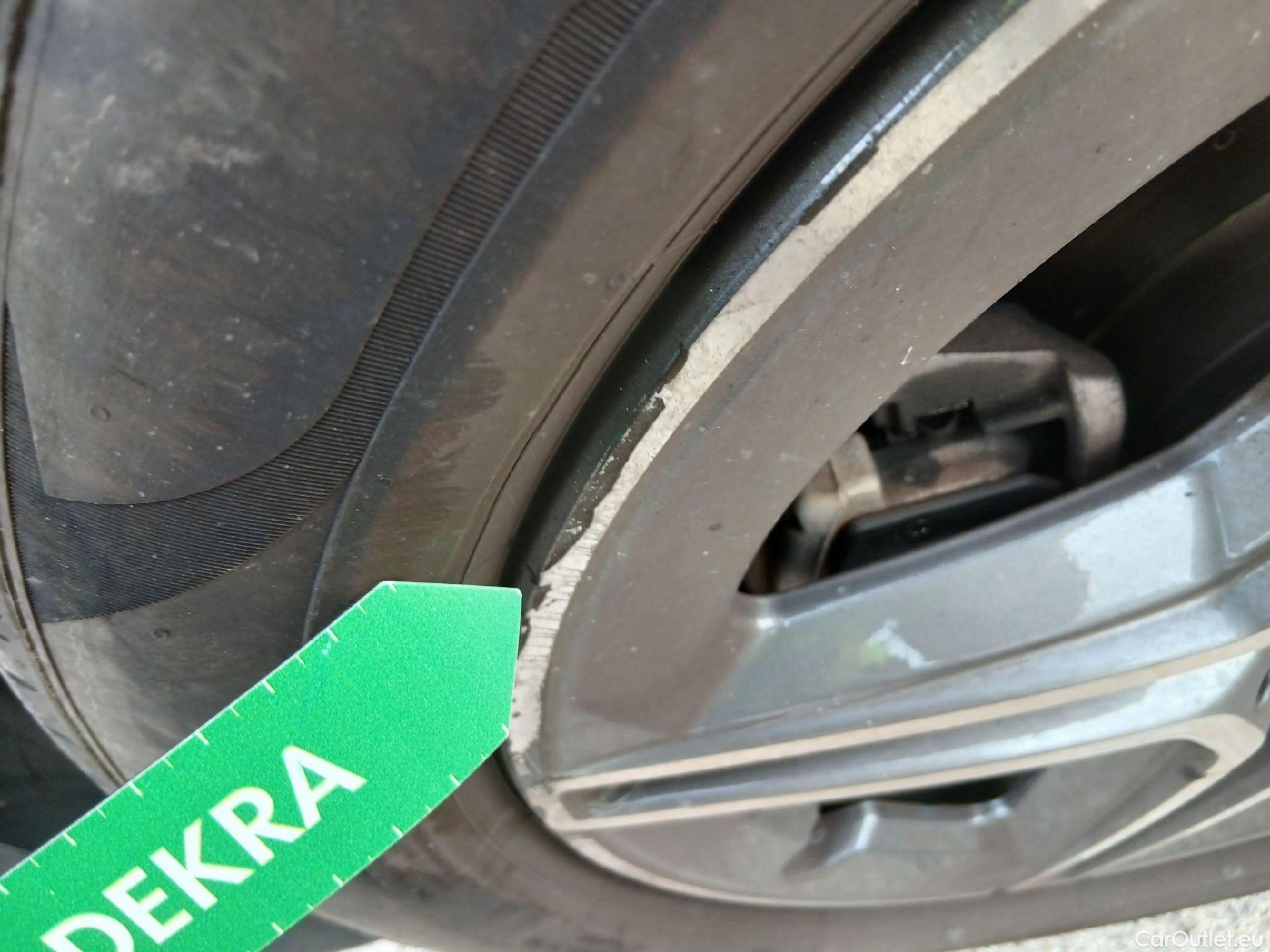  Mercedes  GLA MERCEDES-BENZ  / 2020 / 5P / todoterreno  200 D #5