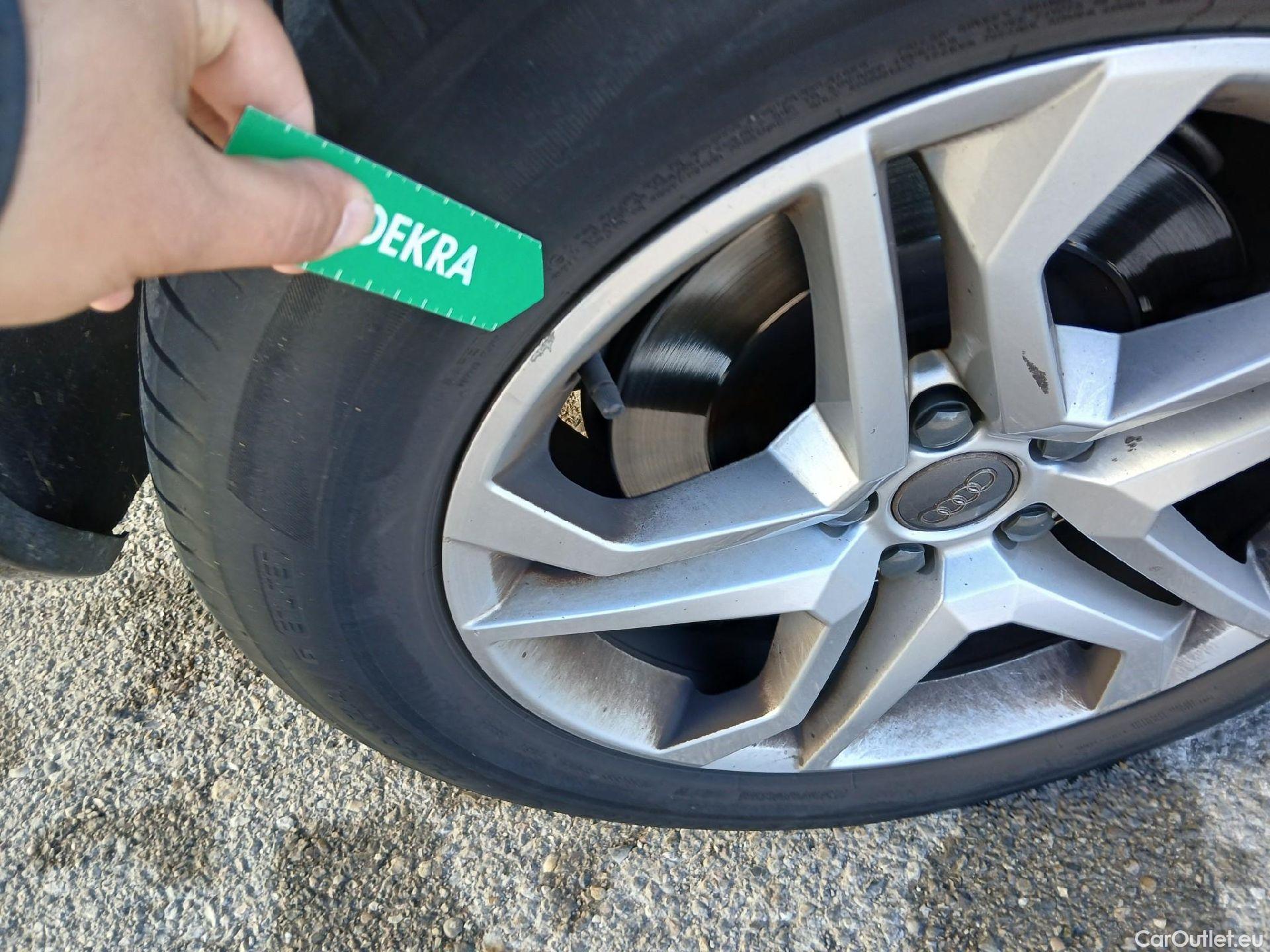  Audi  Q5 AUDI  / 2016 / 5P / todoterreno Design 35 TDI 120kW S tronic (AC) #29