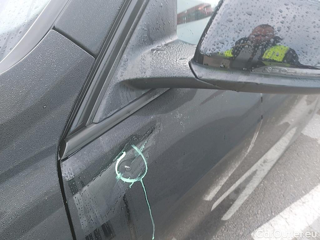  Bmw  Serie 1 BMW  / 2019 / 5P / berlina con portón 118i #1