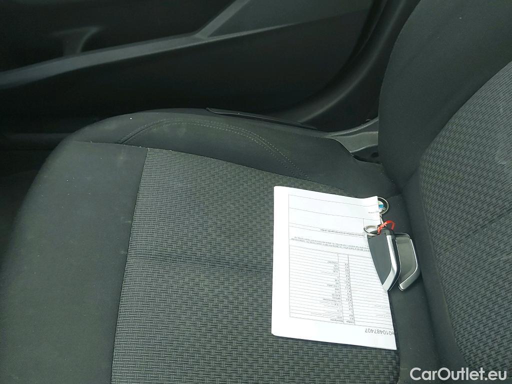  Bmw  Serie 1 BMW  / 2019 / 5P / berlina con portón 118i #10