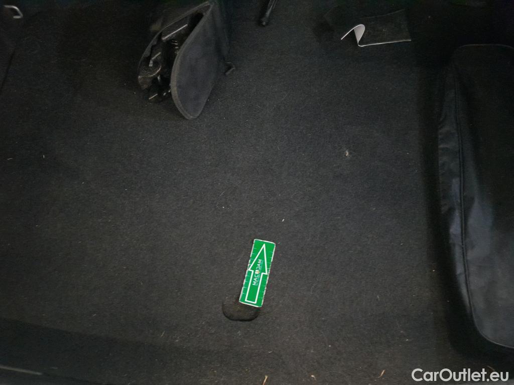  Volkswagen  Tiguan VOLKSWAGEN  / 2020 / 5P / todoterreno R-Line 2.0 TDI 110kW (150CV) DSG #17