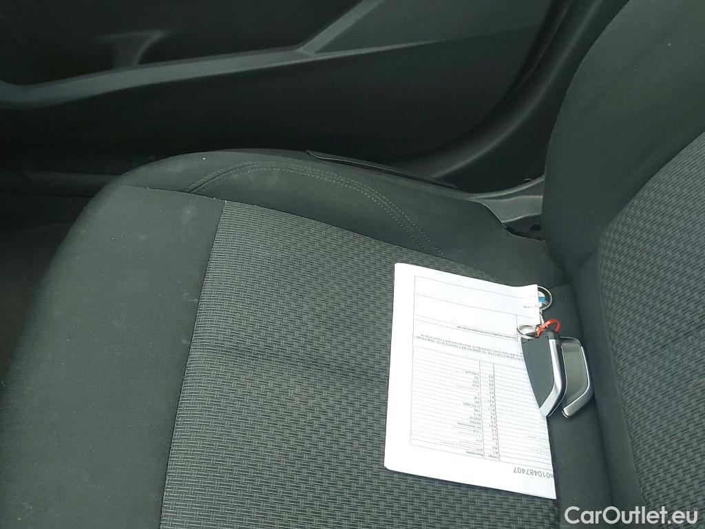  Bmw  Serie 1 BMW  / 2019 / 5P / berlina con portón 118i #11