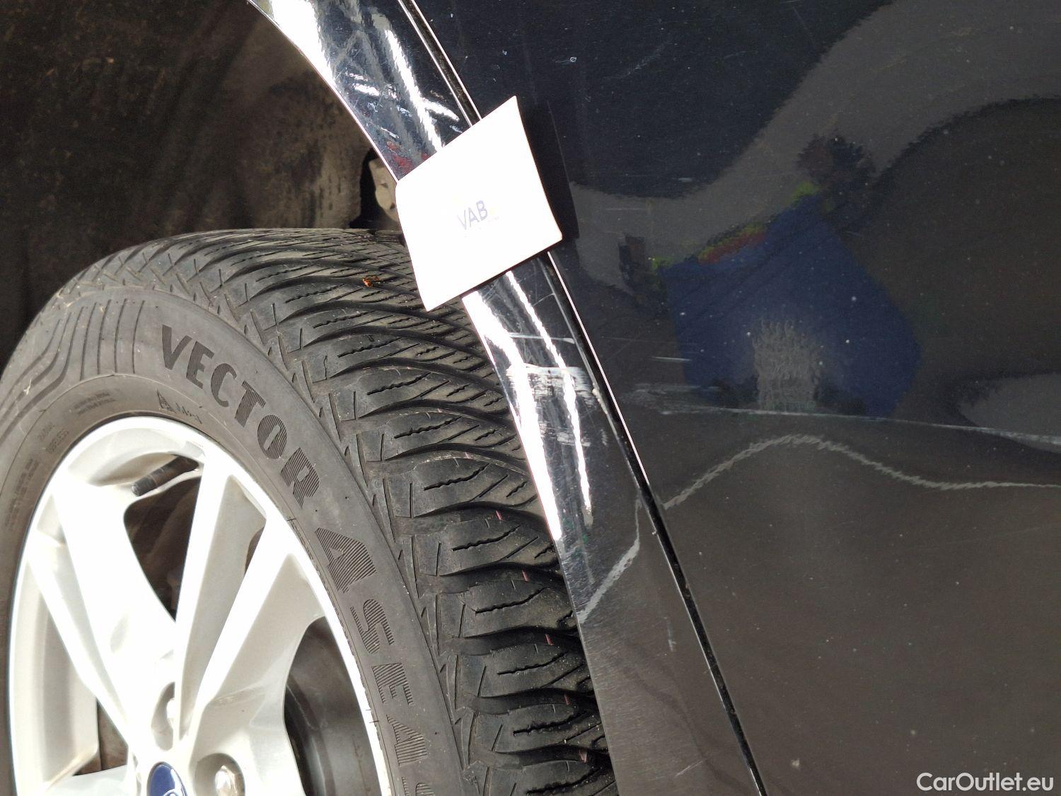  Ford  S-Max Ford,  '15, Ford  2.0 TDCi 110kW S/S Aut. Titanium 5d #22