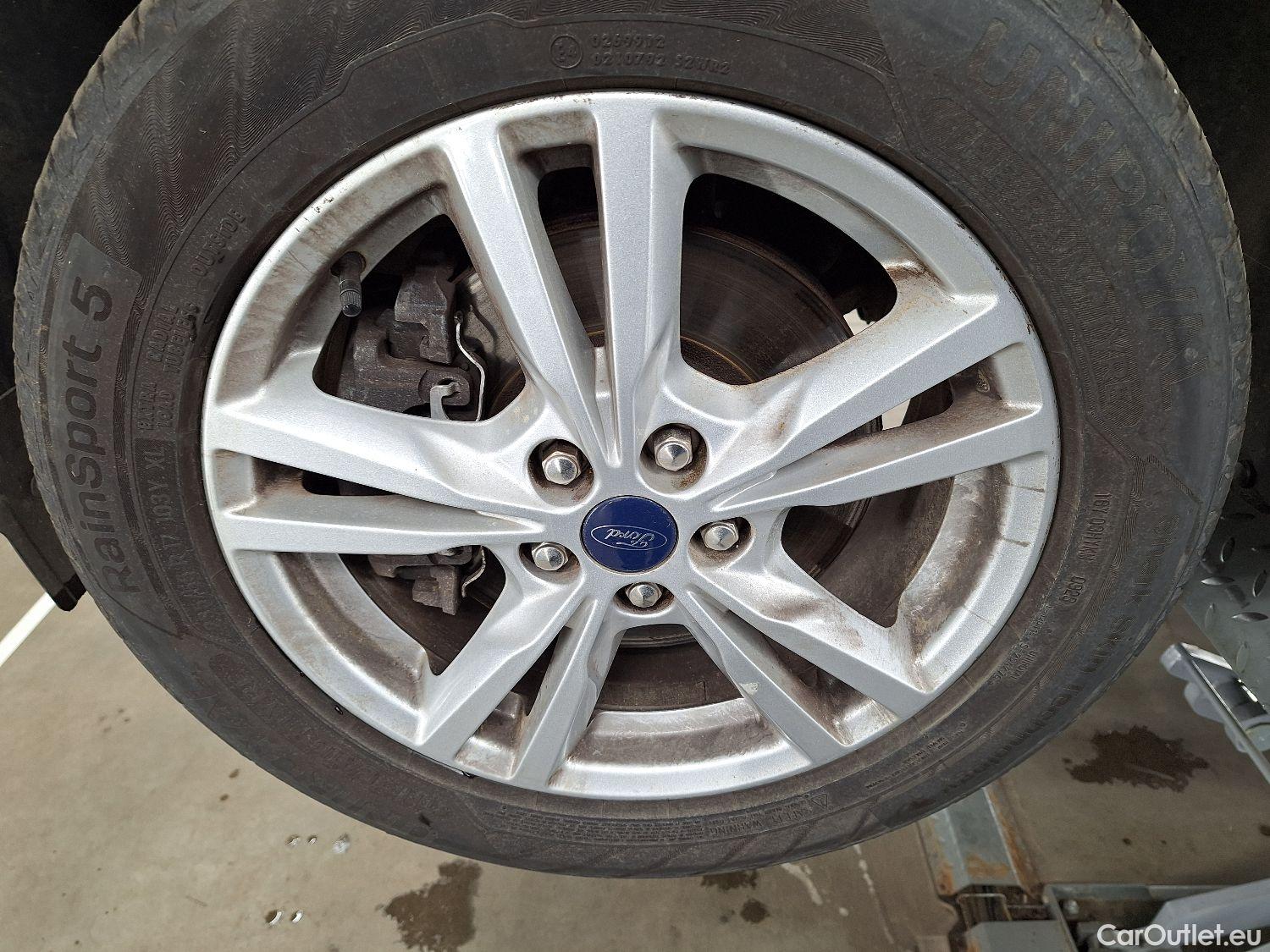  Ford  S-Max Ford,  '15, Ford  2.0 TDCi 110kW S/S Aut. Titanium 5d #14