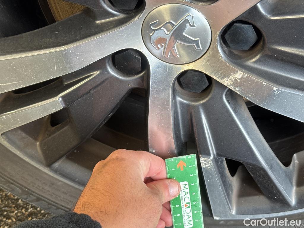  Peugeot  5008  Allure Pack 1.2 PureTech 130CV BVA8 7 Sieges E6d #48