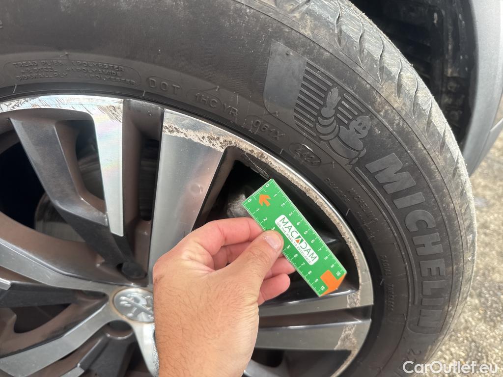  Peugeot  5008  Allure Pack 1.2 PureTech 130CV BVA8 7 Sieges E6d #2