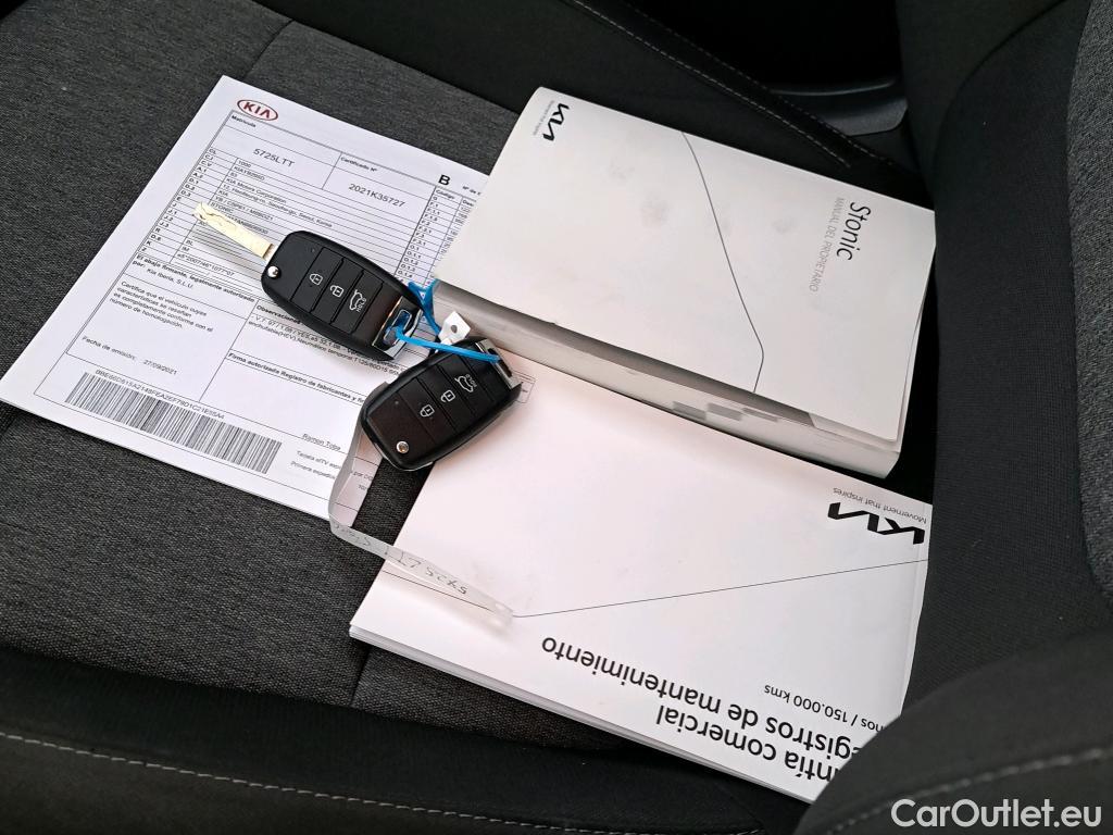  KIA  STONIC KIA  / 2017 / 5P / todoterreno 1.0 T-GDi 74kW (100CV) MHEV iMT Concept #11