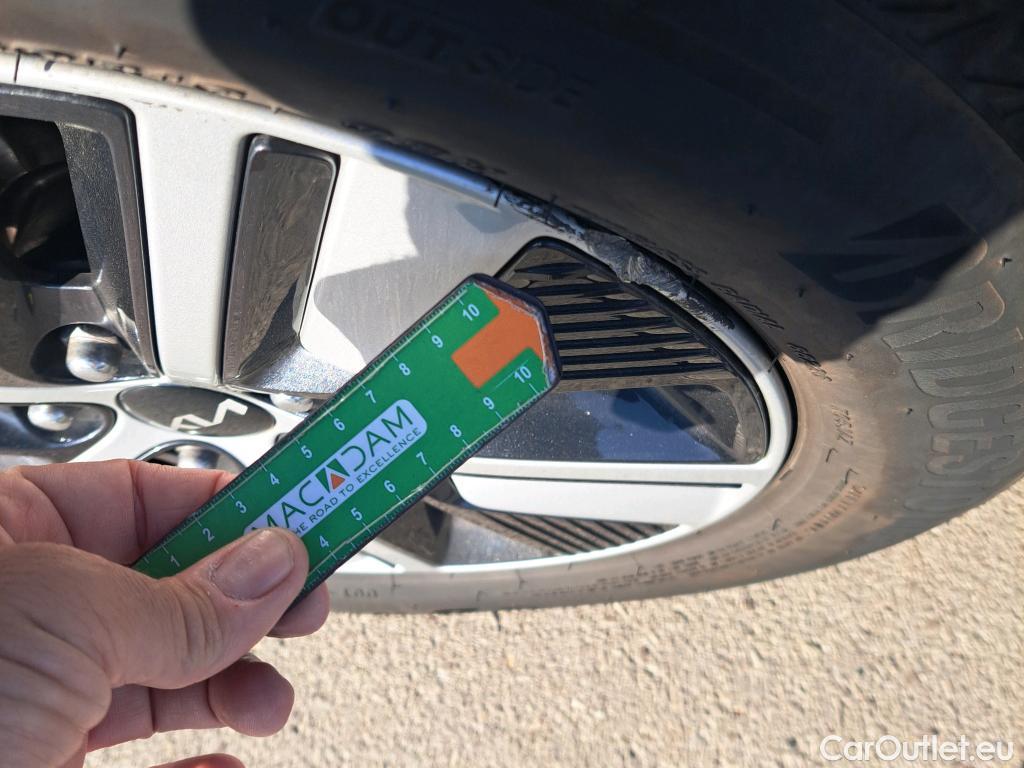  KIA  Niro KIA  / 2019 / 5P / crossover 1.6 GDi HEV 104kW (141CV) Drive #8