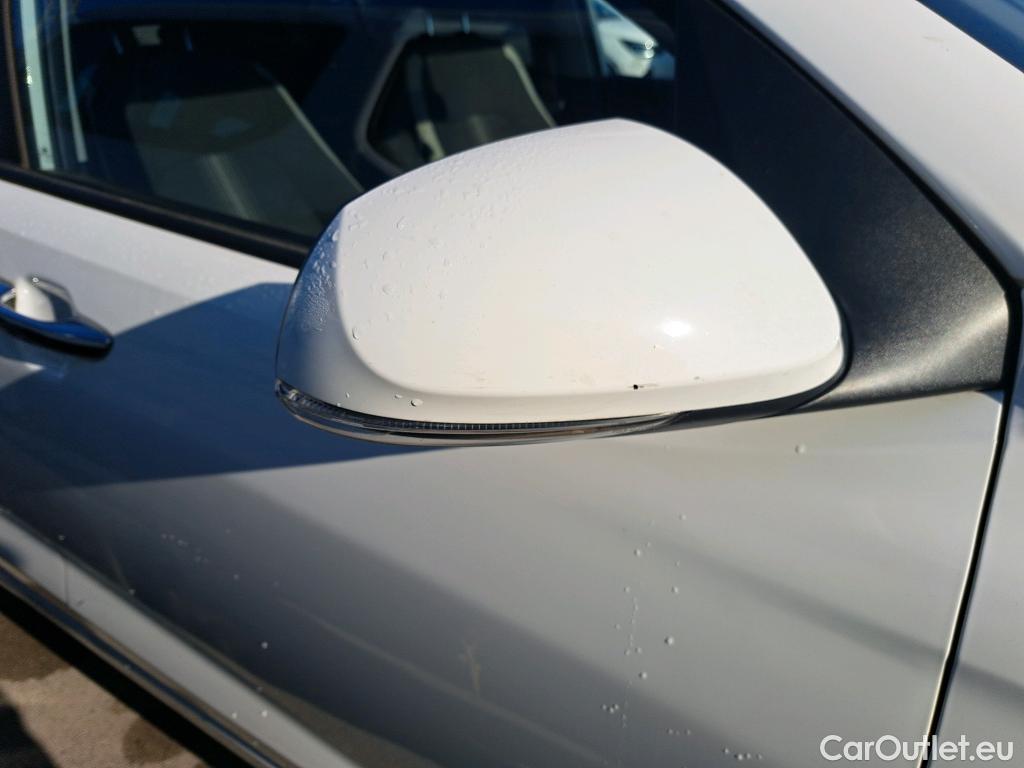  Hyundai  i10 HYUNDAI  / 2020 / 5P / berlina con portón 1.0 Tecno #23