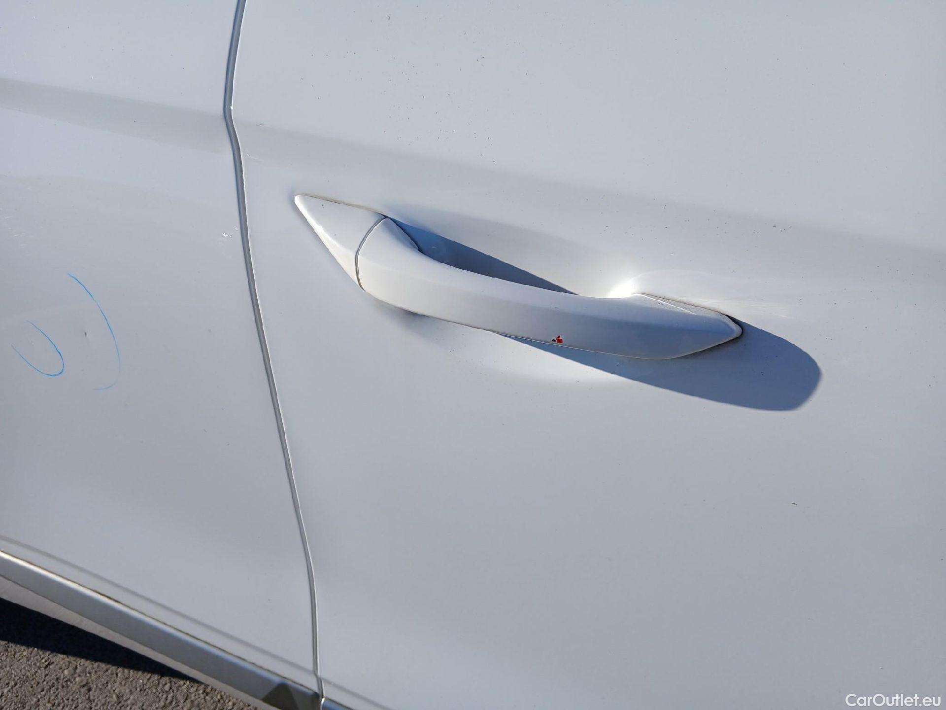  Hyundai   Ioniq HYUNDAI / 2019 / 5P / berlina con portón 1.6 GDI HEV Klass DCT #22