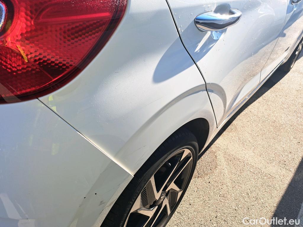  Hyundai  i10 HYUNDAI  / 2020 / 5P / berlina con portón 1.0 Tecno #25