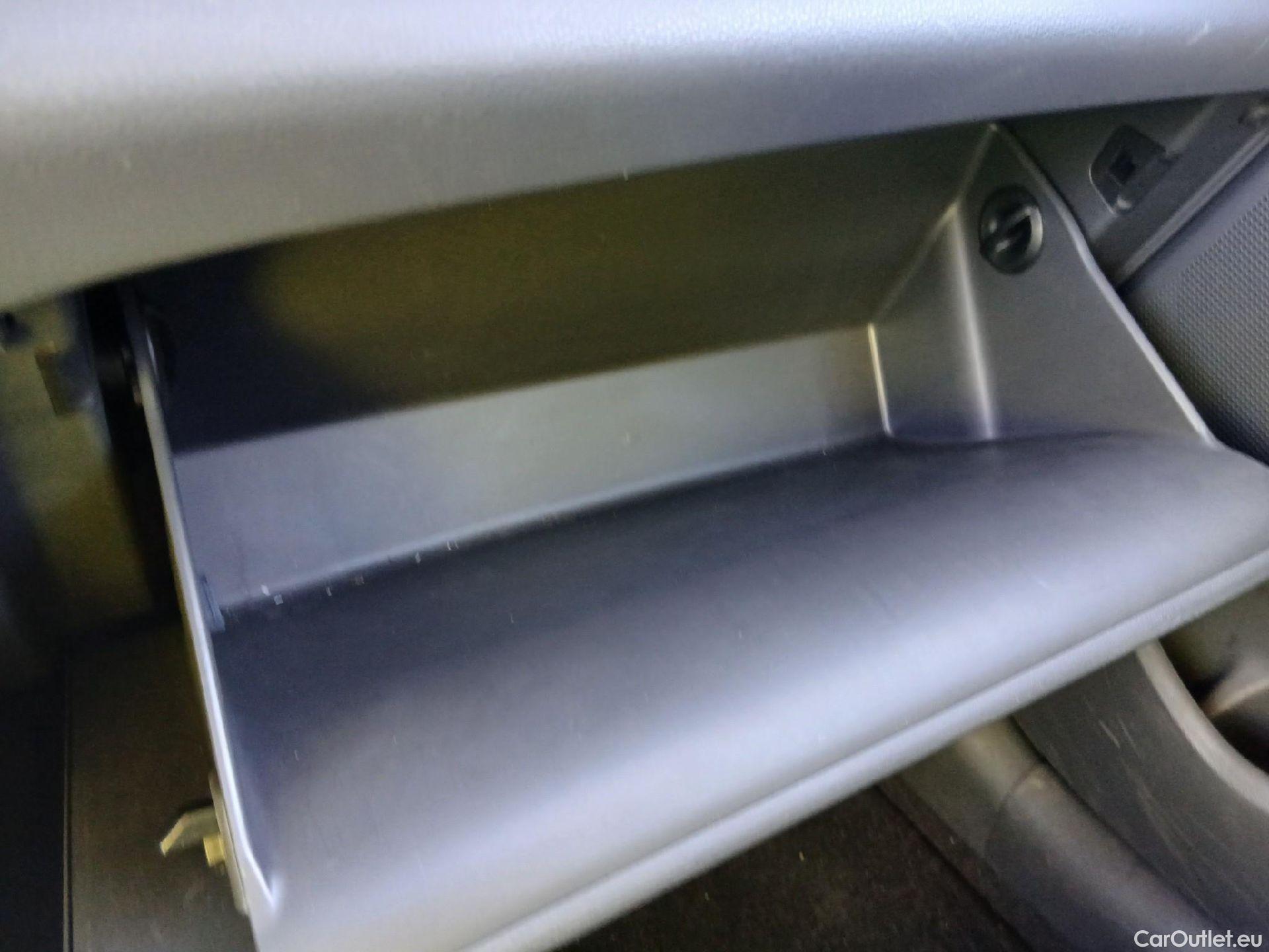  Hyundai   Ioniq HYUNDAI / 2019 / 5P / berlina con portón 1.6 GDI HEV Klass DCT #1