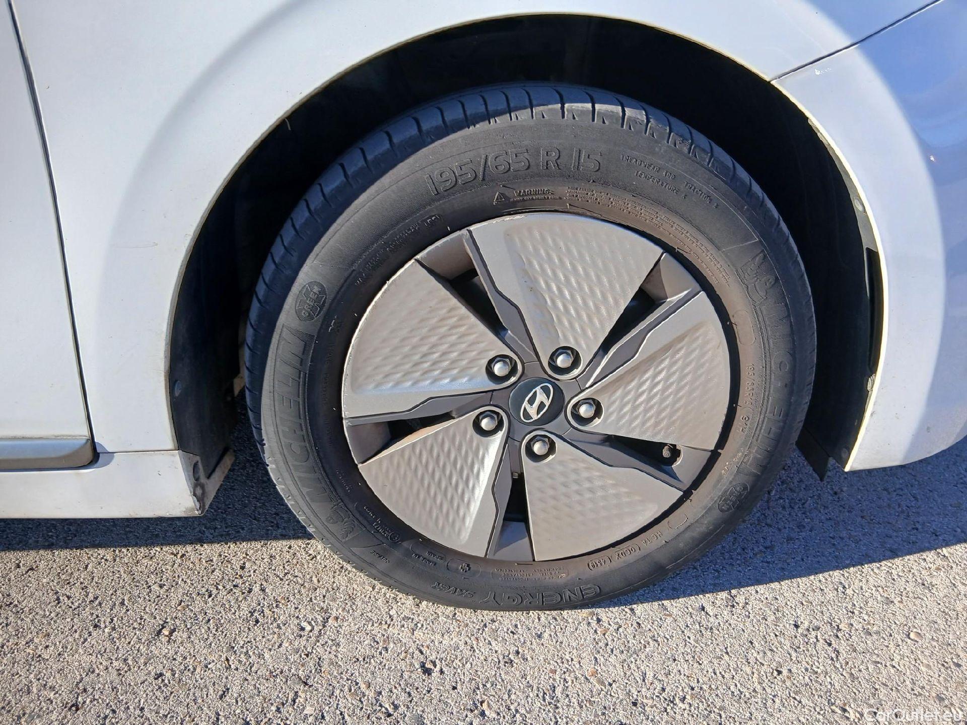  Hyundai   Ioniq HYUNDAI / 2019 / 5P / berlina con portón 1.6 GDI HEV Klass DCT #24