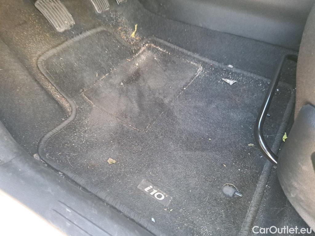  Hyundai  i10 HYUNDAI  / 2020 / 5P / berlina con portón 1.0 Tecno #32