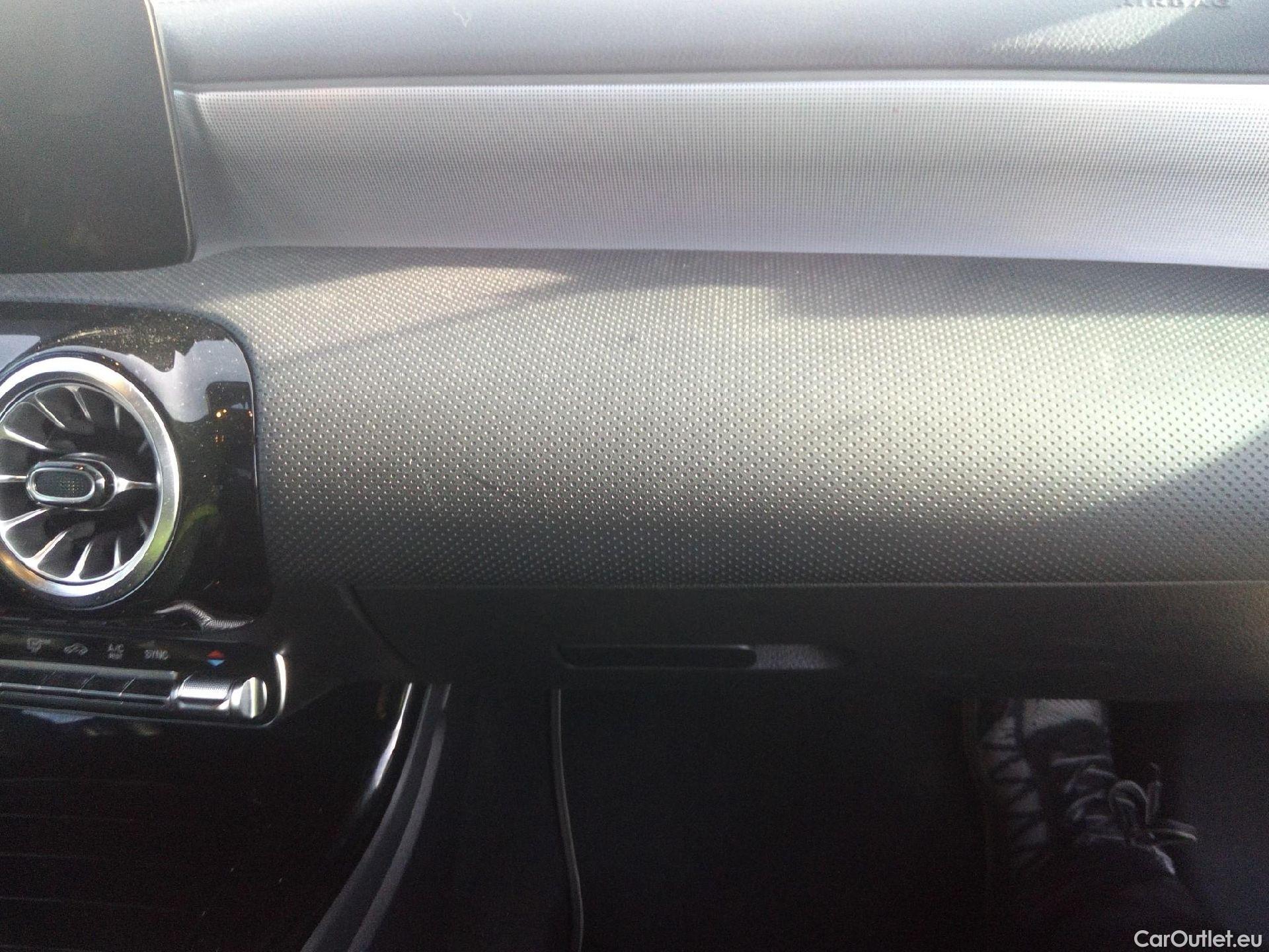  Mercedes  CLA-Klasse Clase CLA CLA 200 d (118.612)AMG AMG Line 150CV AT8 E6d #32