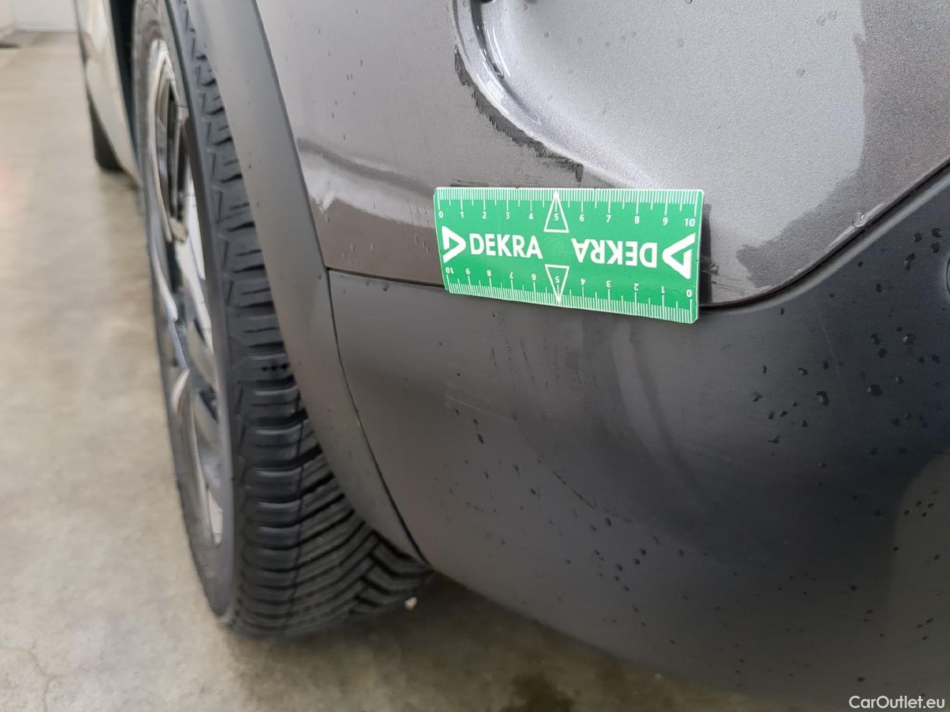  Citroen  C4  Berline Feel Pack Business 1.5 BlueHDI 110CV BVM6 E6d #24