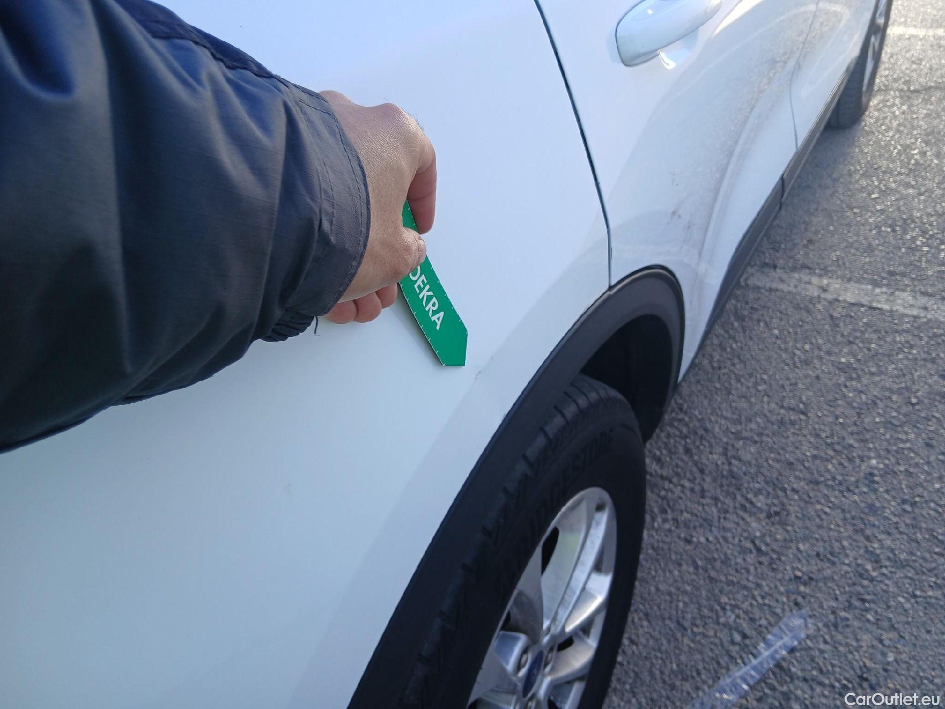  Ford  Kuga FORD  / 2019 / 5P / todoterreno Titanium 2.0 EcoBlue MHEV 110kW (150CV) #8