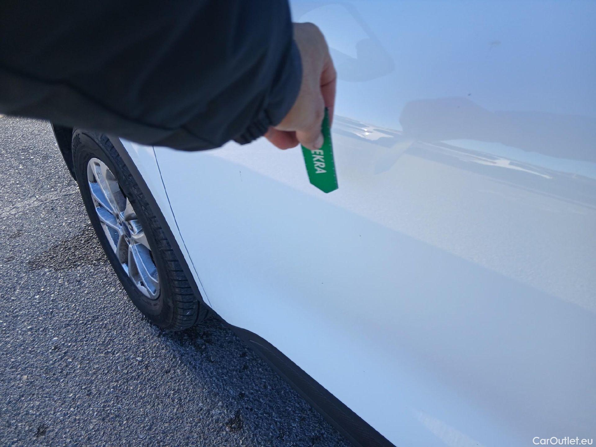  Ford  Kuga FORD  / 2019 / 5P / todoterreno Titanium 2.0 EcoBlue MHEV 110kW (150CV) #5