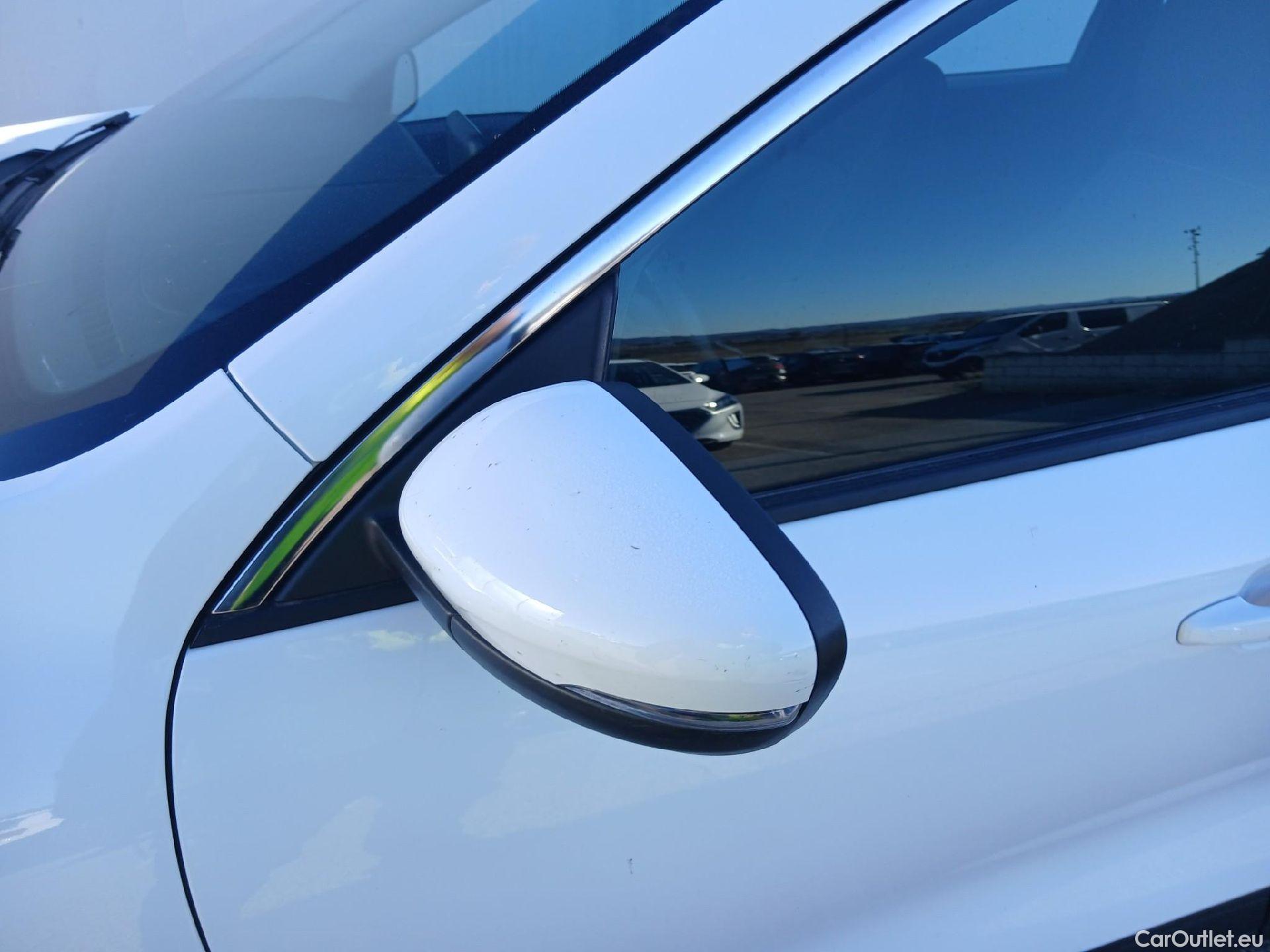  Ford  Kuga FORD  / 2019 / 5P / todoterreno Titanium 2.0 EcoBlue MHEV 110kW (150CV) #3