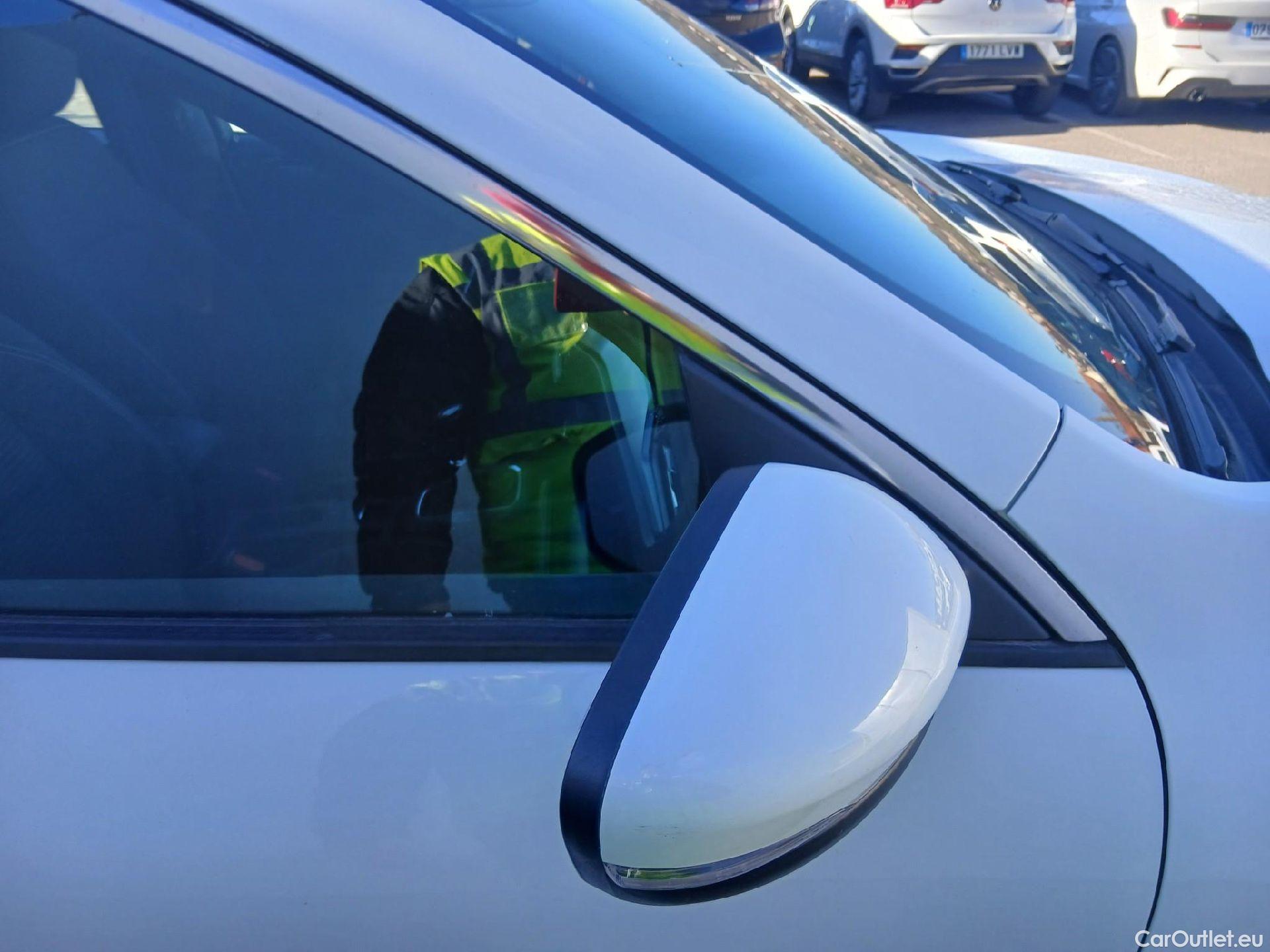  Ford  Kuga FORD  / 2019 / 5P / todoterreno Titanium 2.0 EcoBlue MHEV 110kW (150CV) #14