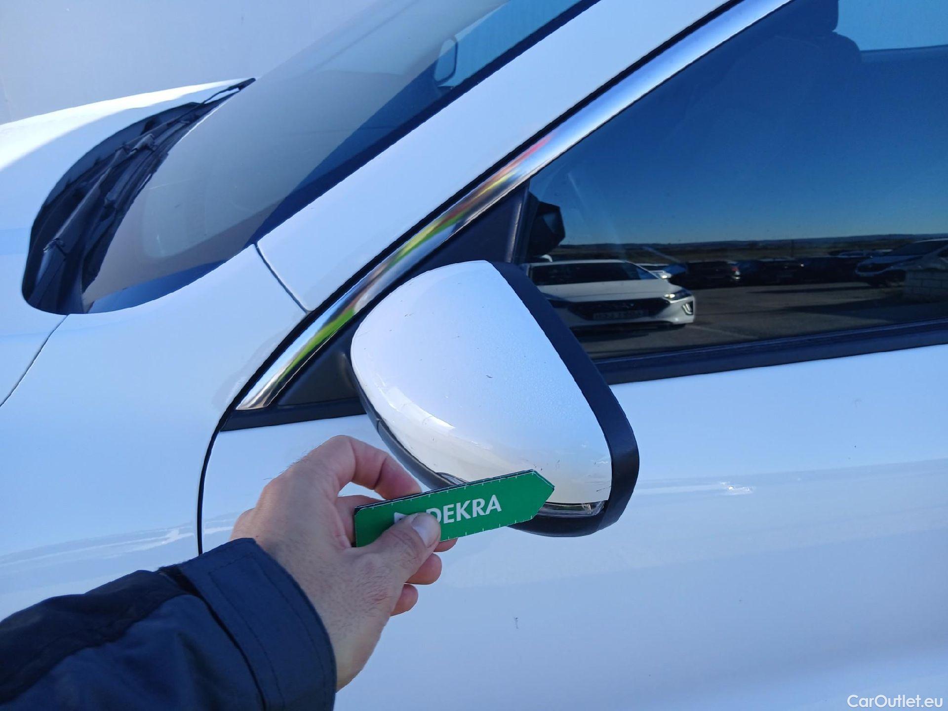  Ford  Kuga FORD  / 2019 / 5P / todoterreno Titanium 2.0 EcoBlue MHEV 110kW (150CV) #4