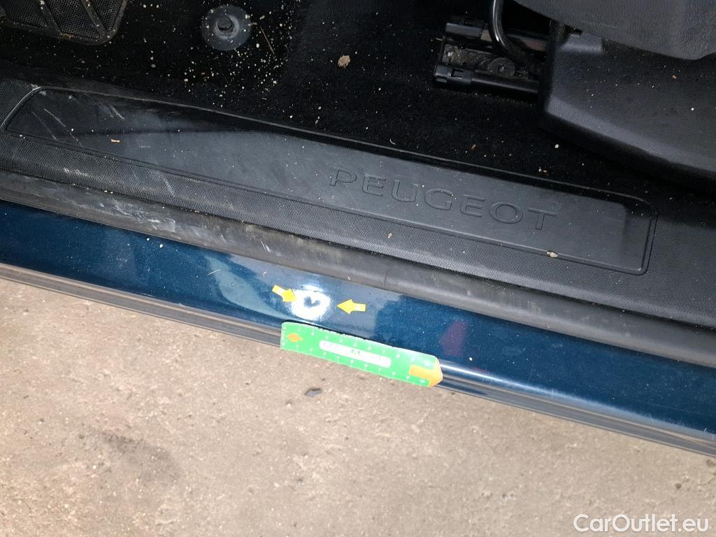  Peugeot  3008 PEUGEOT  / 2020 / 5P / SUV 1.6 HYBRID 225 E-EAT8 Allure #45