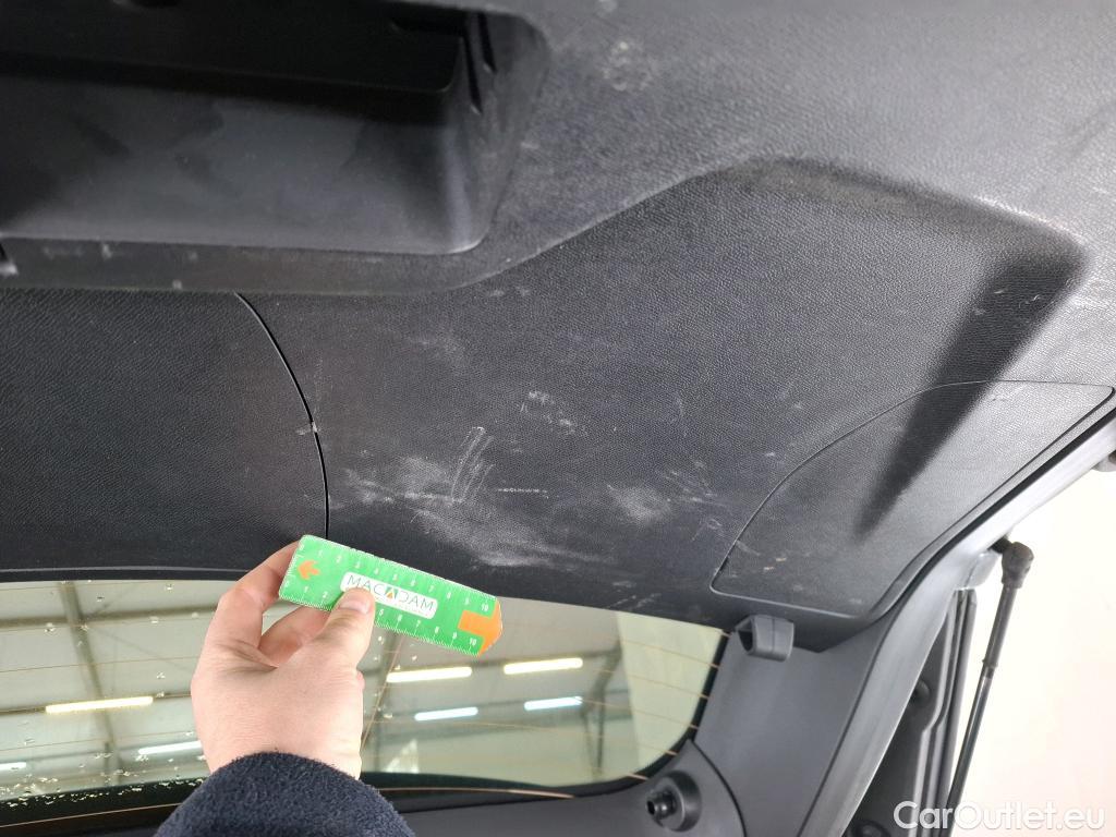  Peugeot  3008 PEUGEOT  / 2020 / 5P / SUV 1.6 HYBRID 225 E-EAT8 Allure #40