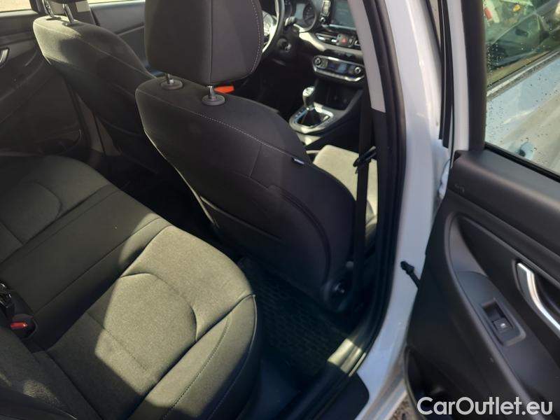  Hyundai  i30   cw (PD)(2017->)  kom.1.5T-GDI Smart 5d #15