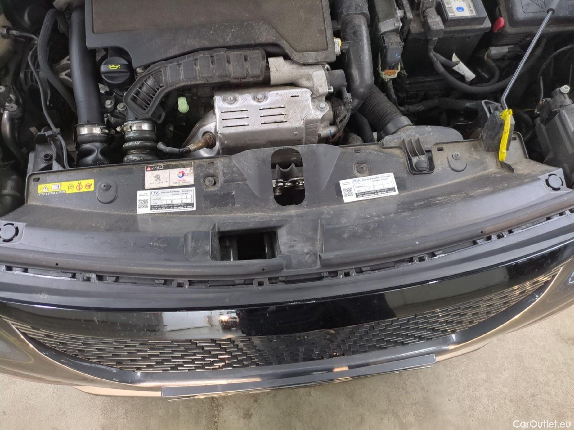  Peugeot  2008  Allure Pack 1.2 PureTech 100CV BVM6 E6d #26