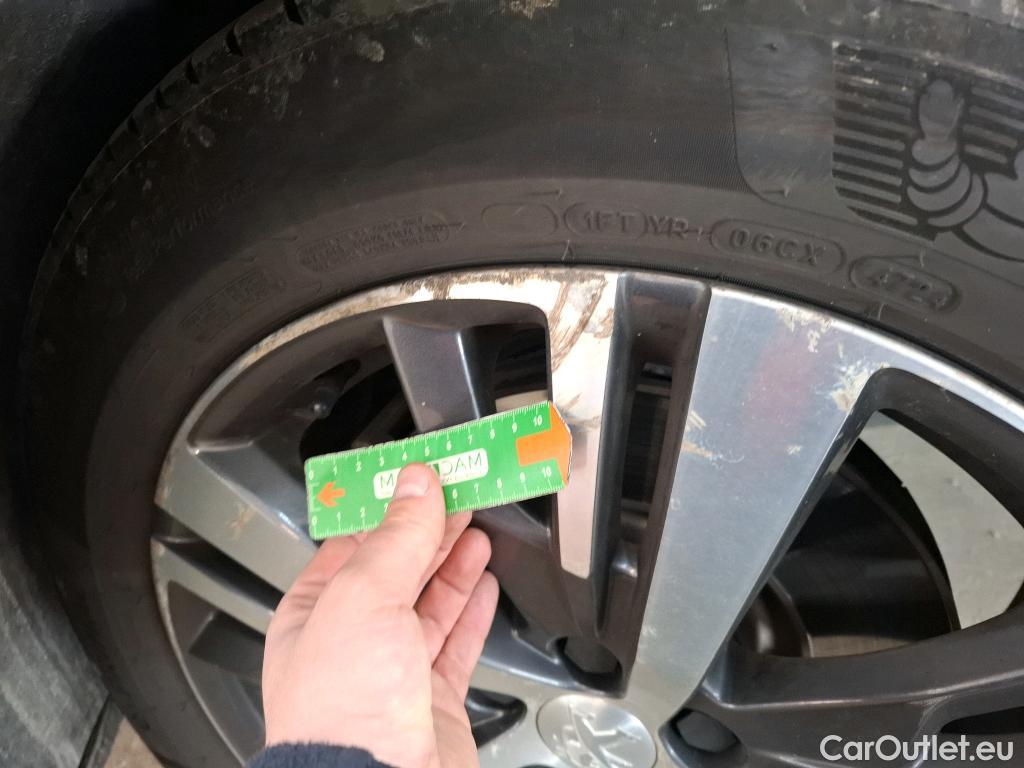  Peugeot  3008 PEUGEOT  / 2020 / 5P / SUV 1.6 HYBRID 225 E-EAT8 Allure #22