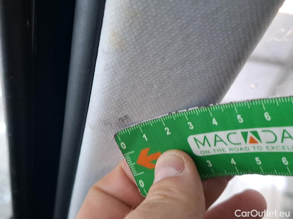  Peugeot  3008 PEUGEOT  / 2020 / 5P / SUV 1.6 HYBRID 225 E-EAT8 Allure #35