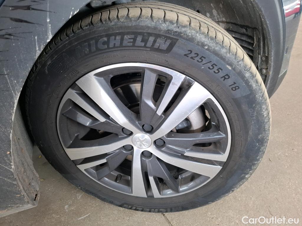  Peugeot  3008 PEUGEOT  / 2020 / 5P / SUV 1.6 HYBRID 225 E-EAT8 Allure #11
