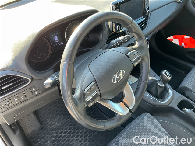  Hyundai  i30  kom.1.5i Family Comfort 5d #19