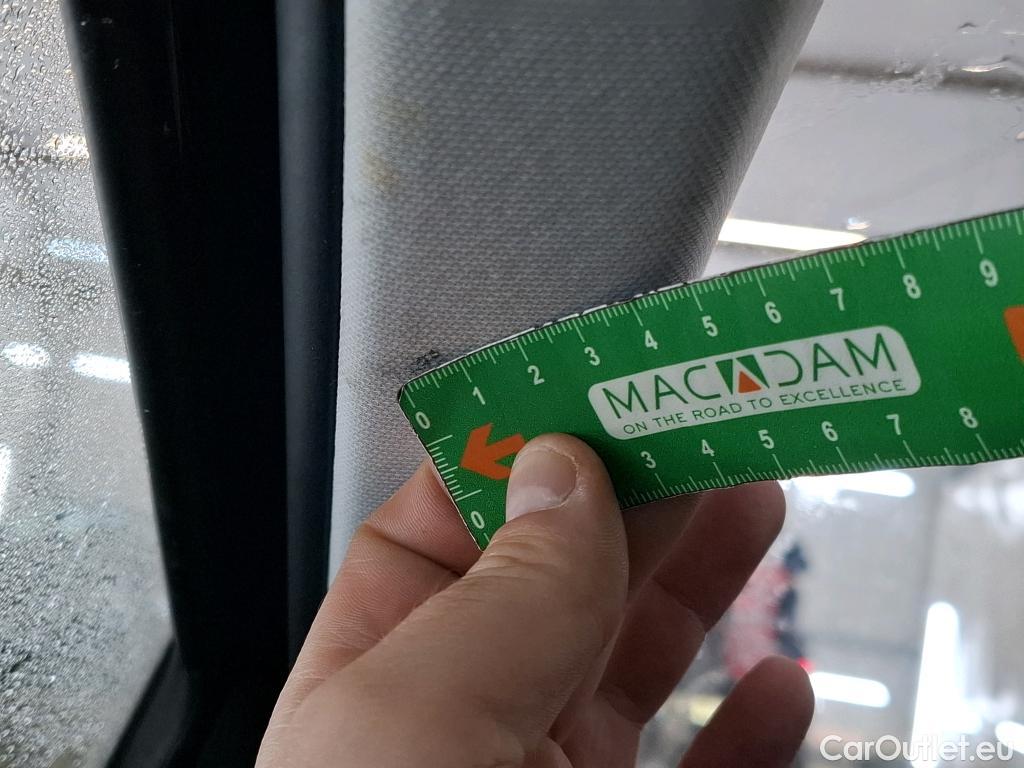  Peugeot  3008 PEUGEOT  / 2020 / 5P / SUV 1.6 HYBRID 225 E-EAT8 Allure #34