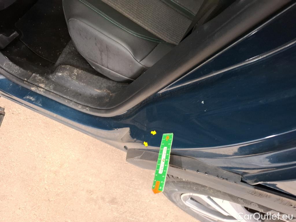  Peugeot  3008 PEUGEOT  / 2020 / 5P / SUV 1.6 HYBRID 225 E-EAT8 Allure #49