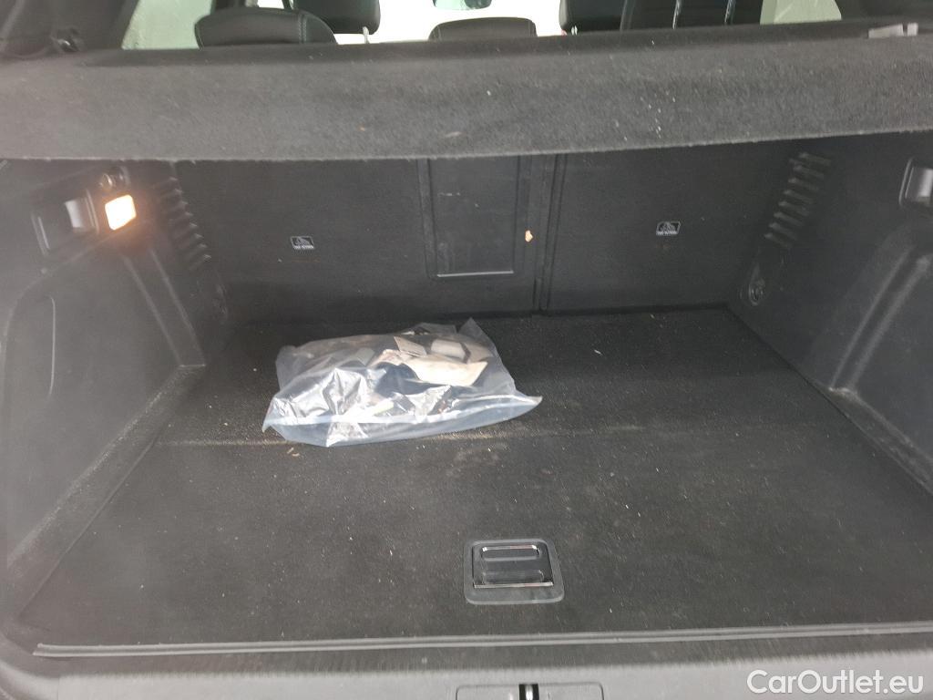  Peugeot  3008 PEUGEOT  / 2020 / 5P / SUV 1.6 HYBRID 225 E-EAT8 Allure #28