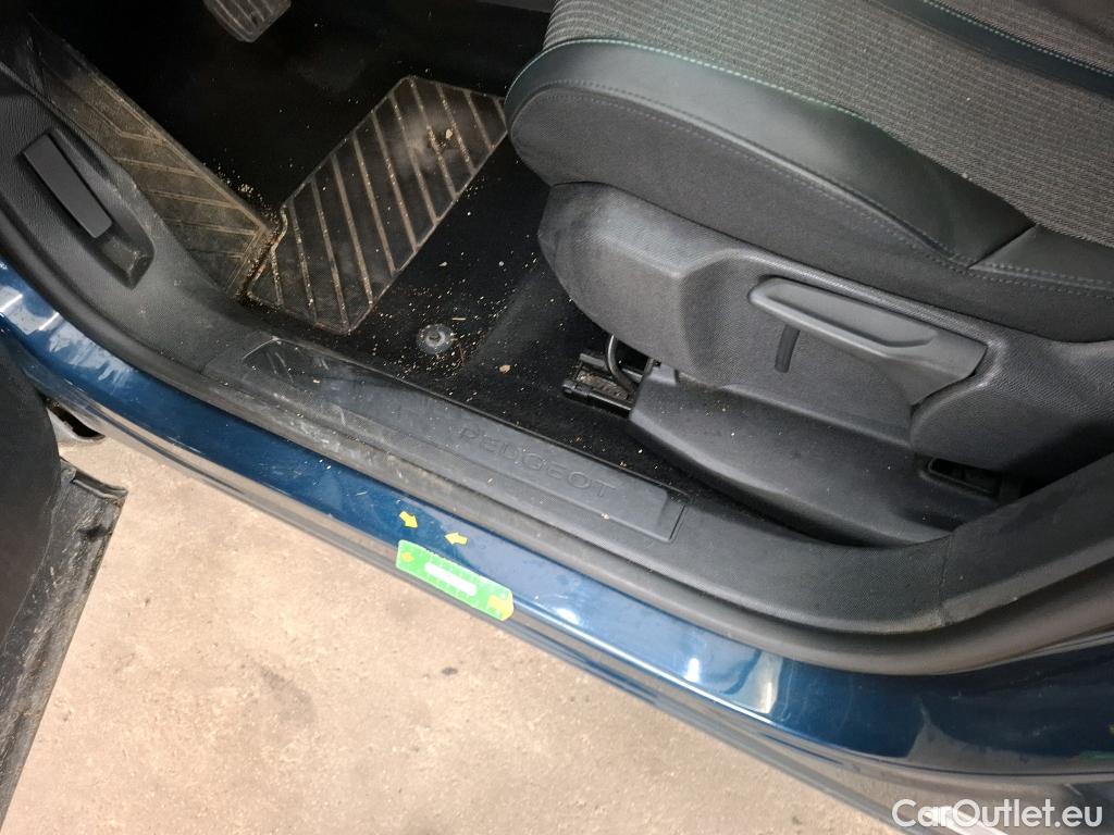  Peugeot  3008 PEUGEOT  / 2020 / 5P / SUV 1.6 HYBRID 225 E-EAT8 Allure #44