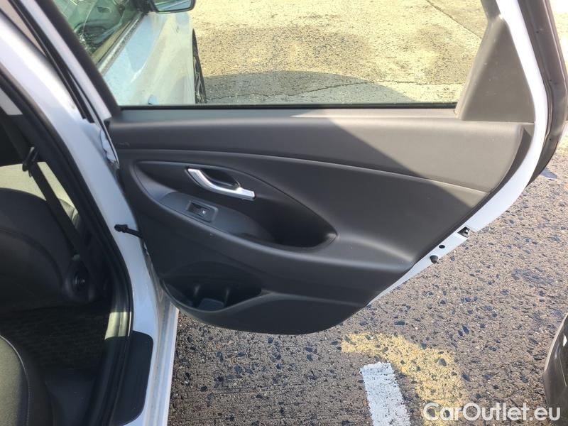  Hyundai  i30   cw (PD)(2017->)  kom.1.5T-GDI Smart 5d #14